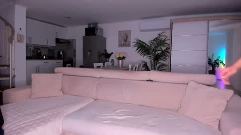 Nicolah  Steven Bond online show from 11-14-25, 07:45