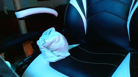 bwall1425 online show from 12-23-24, 02:02