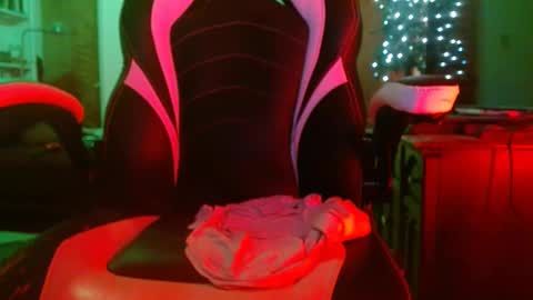 bwall1425 online show from 01-11-25, 01:48