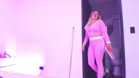 Carolina online show from 11-01-25, 03:08