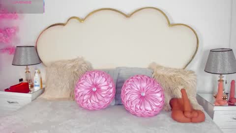 Cahitlin  online show from 10-21-25, 05:41