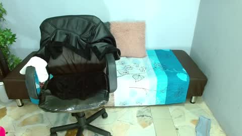 Snapshot of cailee_mansour chatting on 12-10-24, 11:19 Cailee  online show from 12-10-24, 11:19