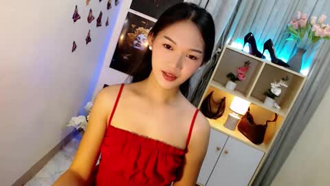 Snapshot of caitlin_x chatting on 10-06-25, 07:11 caitlin online show from 10-06-25, 07:11