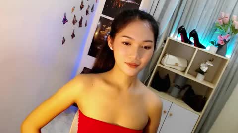 Snapshot of caitlin_x chatting on 10-29-25, 01:13 caitlin online show from 10-29-25, 01:13