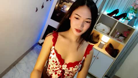 Snapshot of caitlin_x chatting on 02-05-26, 07:29 caitlin online show from 02-05-26, 07:29