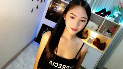 Snapshot of caitlin_x chatting on 02-08-26, 07:17 caitlin online show from 02-08-26, 07:17