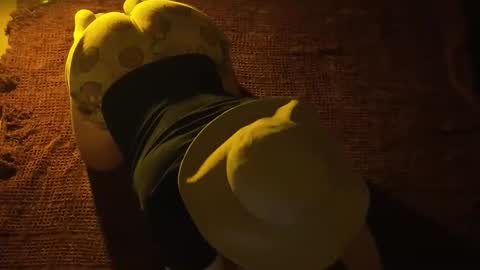 Snapshot of caked_up chatting on 12-05-25, 01:14 Caked Up online show from 12-05-25, 01:14