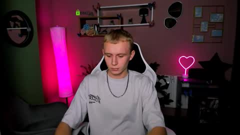 Snapshot of caleb_lichi chatting on 11-30-25, 08:13 aleb online show from 11-30-25, 08:13