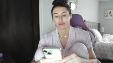Snapshot of calicambri chatting on 02-10-25, 04:58 The Cali Cambri online show from 02-10-25, 04:58