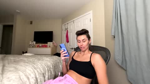 Snapshot of calicambri chatting on 09-23-25, 02:03 The Cali Cambri online show from 09-23-25, 02:03