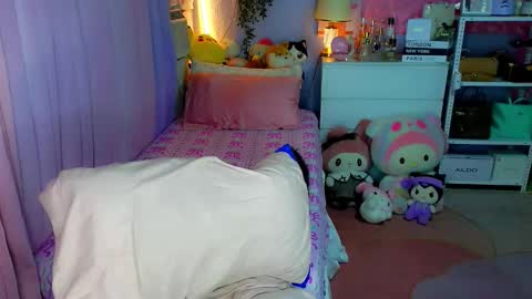 Mia online show from 02-19-26, 05:14