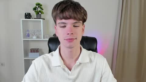 Snapshot of calvin_loves_you chatting on 12-01-24, 07:03 Hey I am Calvin  online show from 12-01-24, 07:03