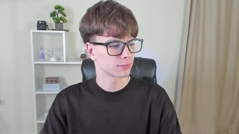 Snapshot of calvin_loves_you chatting on 12-03-24, 07:11 Hey I am Calvin  online show from 12-03-24, 07:11