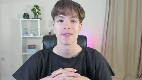 Snapshot of calvin_loves_you chatting on 12-04-24, 07:12 Hey I am Calvin  online show from 12-04-24, 07:12