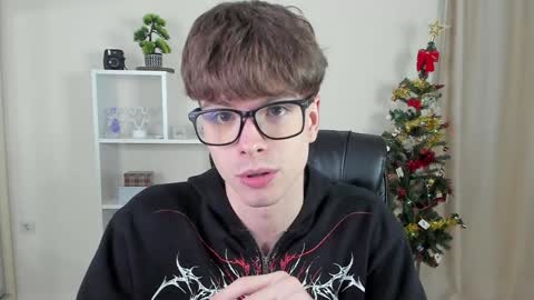 Snapshot of calvin_loves_you chatting on 12-08-24, 07:11 Hey I am Calvin  online show from 12-08-24, 07:11