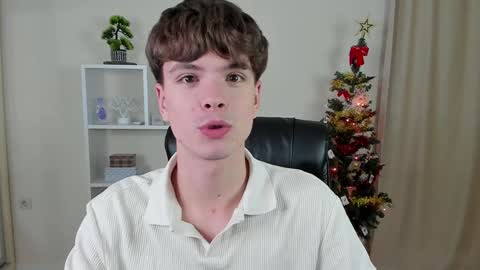 Snapshot of calvin_loves_you chatting on 12-15-24, 07:10 Hey I am Calvin  online show from 12-15-24, 07:10