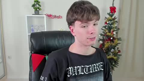 Snapshot of calvin_loves_you chatting on 12-28-24, 07:11 Hey I am Calvin  online show from 12-28-24, 07:11