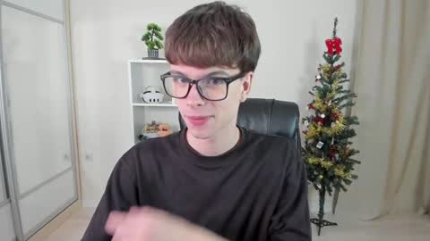 Snapshot of calvin_loves_you chatting on 01-07-25, 07:17 Hey I am Calvin  online show from 01-07-25, 07:17