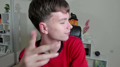 Snapshot of calvin_loves_you chatting on 01-12-25, 07:10 Hey I am Calvin  online show from 01-12-25, 07:10