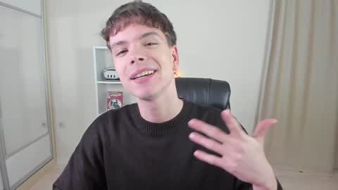 Snapshot of calvin_loves_you chatting on 01-25-25, 07:07 Hey I am Calvin  online show from 01-25-25, 07:07