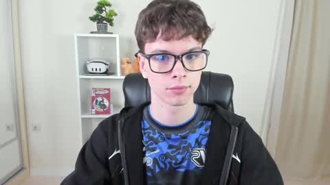 Snapshot of calvin_loves_you chatting on 01-28-25, 07:10 Hey I am Calvin  online show from 01-28-25, 07:10