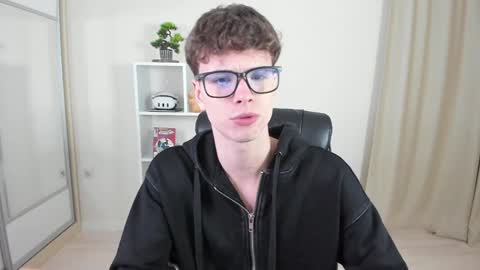 Snapshot of calvin_loves_you chatting on 01-31-25, 07:08 Hey I am Calvin  online show from 01-31-25, 07:08