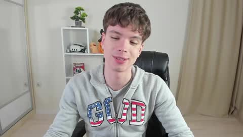 Snapshot of calvin_loves_you chatting on 02-05-25, 07:10 Hey I am Calvin  online show from 02-05-25, 07:10