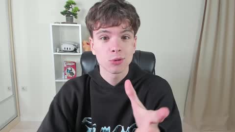 Snapshot of calvin_loves_you chatting on 02-07-25, 07:06 Hey I am Calvin  online show from 02-07-25, 07:06