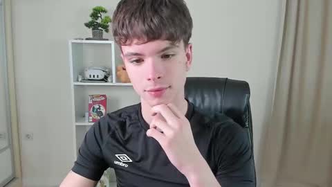 Snapshot of calvin_loves_you chatting on 02-09-25, 07:09 Hey I am Calvin  online show from 02-09-25, 07:09