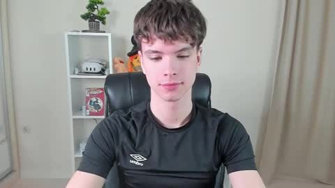 Snapshot of calvin_loves_you chatting on 02-09-25, 11:04 Hey I am Calvin  online show from 02-09-25, 11:04