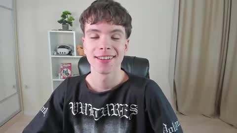 Snapshot of calvin_loves_you chatting on 02-11-25, 07:16 Hey I am Calvin  online show from 02-11-25, 07:16