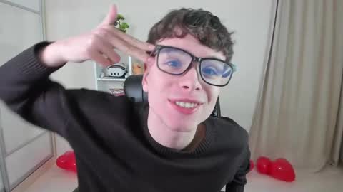 Snapshot of calvin_loves_you chatting on 02-15-25, 07:06 Hey I am Calvin  online show from 02-15-25, 07:06