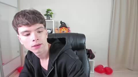 Snapshot of calvin_loves_you chatting on 02-16-25, 07:05 Hey I am Calvin  online show from 02-16-25, 07:05