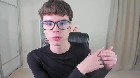 Snapshot of calvin_loves_you chatting on 02-18-25, 07:09 Hey I am Calvin  online show from 02-18-25, 07:09