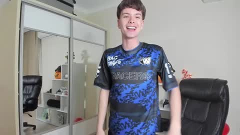 Snapshot of calvin_loves_you chatting on 02-19-25, 07:16 Hey I am Calvin  online show from 02-19-25, 07:16