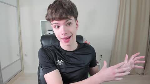 Snapshot of calvin_loves_you chatting on 02-22-25, 07:14 Hey I am Calvin  online show from 02-22-25, 07:14