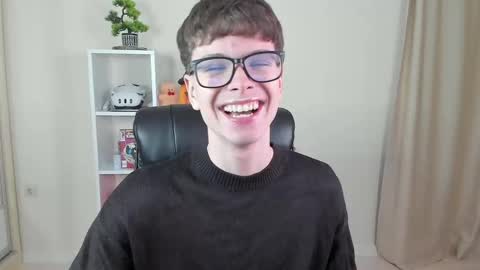 Snapshot of calvin_loves_you chatting on 03-05-25, 07:06 Hey I am Calvin  online show from 03-05-25, 07:06