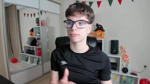 Snapshot of calvin_loves_you chatting on 03-08-25, 07:09 Hey I am Calvin  online show from 03-08-25, 07:09