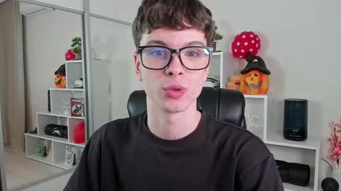 Snapshot of calvin_loves_you chatting on 03-11-25, 07:14 Hey I am Calvin  online show from 03-11-25, 07:14