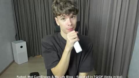 Snapshot of calvin_loves_you chatting on 10-08-25, 02:14 Hey I am Calvin  online show from 10-08-25, 02:14