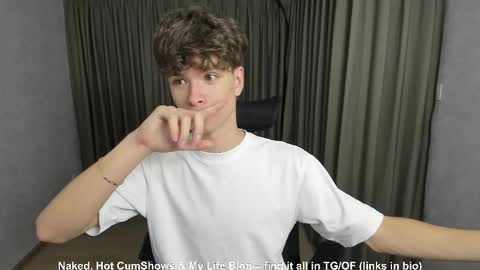 Snapshot of calvin_loves_you chatting on 10-12-25, 02:16 Hey I am Calvin  online show from 10-12-25, 02:16