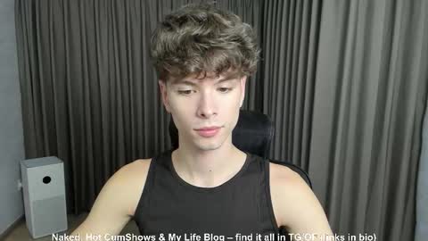Snapshot of calvin_loves_you chatting on 10-17-25, 11:02 Hey I am Calvin  online show from 10-17-25, 11:02