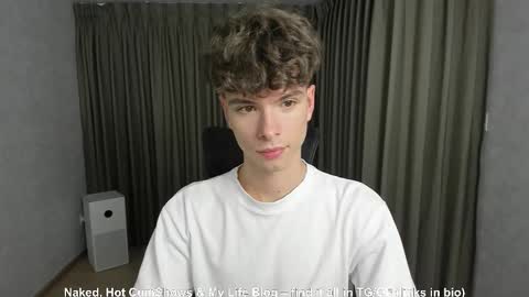 Snapshot of calvin_loves_you chatting on 10-26-25, 02:01 Hey I am Calvin  online show from 10-26-25, 02:01