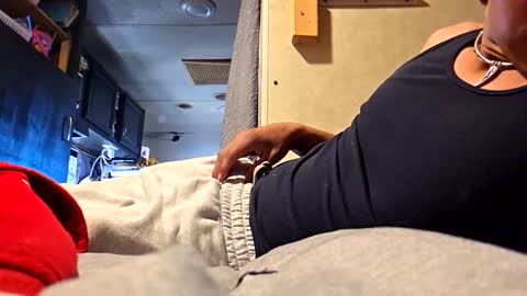 camachochuy1221 online show from 12-01-25, 06:46