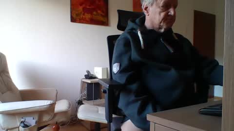 Snapshot of camcologne chatting on 01-03-25, 11:14 camcologne online show from 01-03-25, 11:14