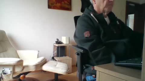 Snapshot of camcologne chatting on 01-19-25, 02:59 camcologne online show from 01-19-25, 02:59