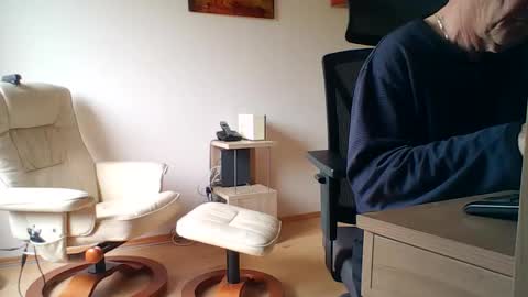 Snapshot of camcologne chatting on 10-31-25, 10:16 camcologne online show from 10-31-25, 10:16