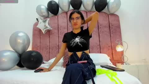 Snapshot of cameron_cutee chatting on 10-01-25, 11:27 Cameron Cutee online show from 10-01-25, 11:27