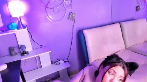 Camila Osorio online show from 11-19-25, 07:36