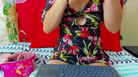 Snapshot of camila_collins7 chatting on 10-23-25, 12:37 camila_collins7 online show from 10-23-25, 12:37